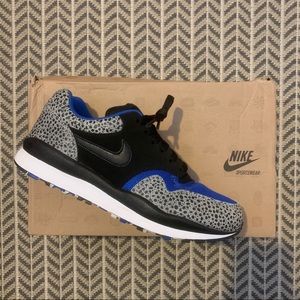 Men’s Nike Air Safari LE Sneakers.